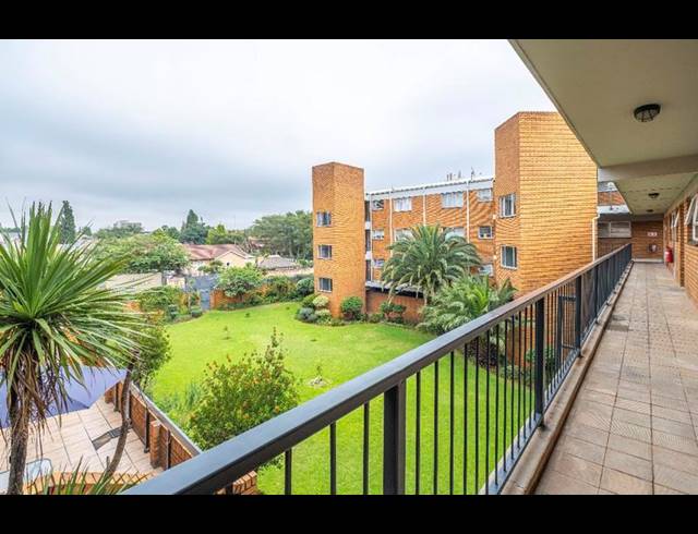 1 BEDROOM APARTMENT FOR SALE IN MALVERN EAST EXT